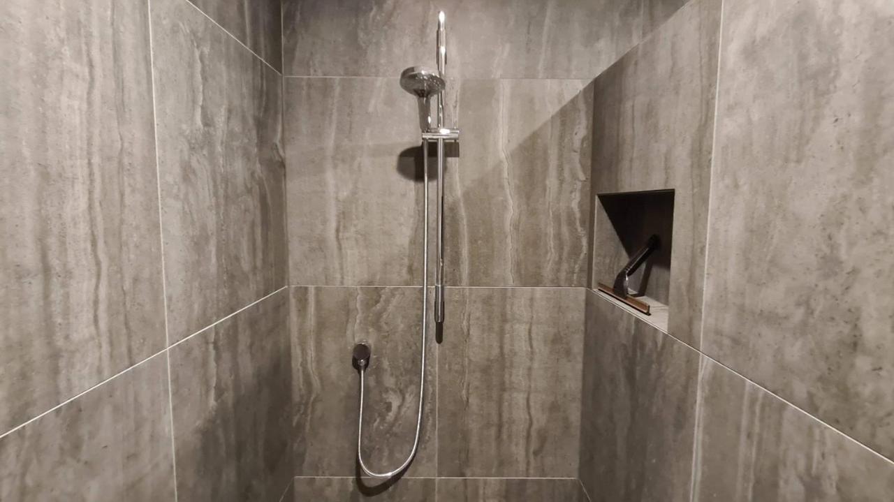 Kowhai Apartment - Private Opposite Golf Course Central ワナカ エクステリア 写真