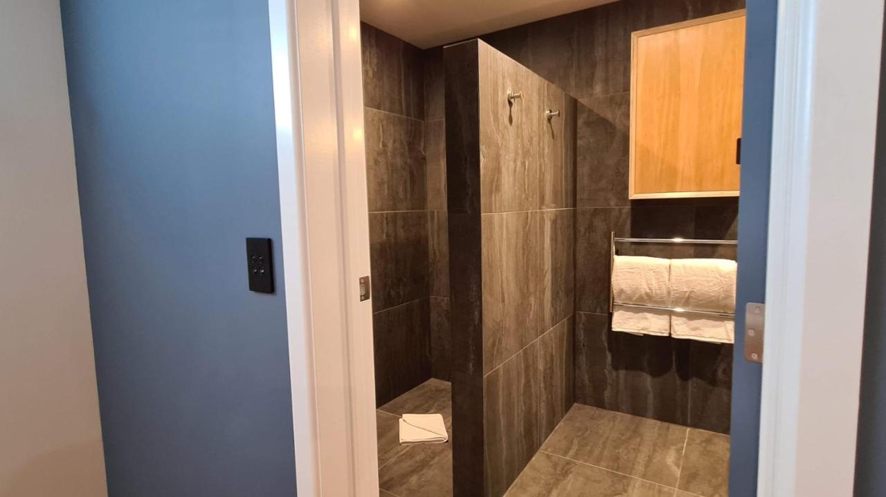 Kowhai Apartment - Private Opposite Golf Course Central ワナカ エクステリア 写真